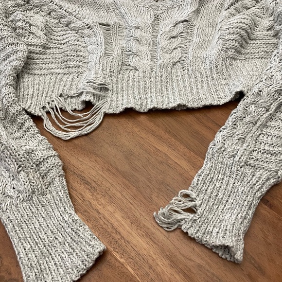 Wild fox xsm crop distressed sweater - Picture 3 of 4
